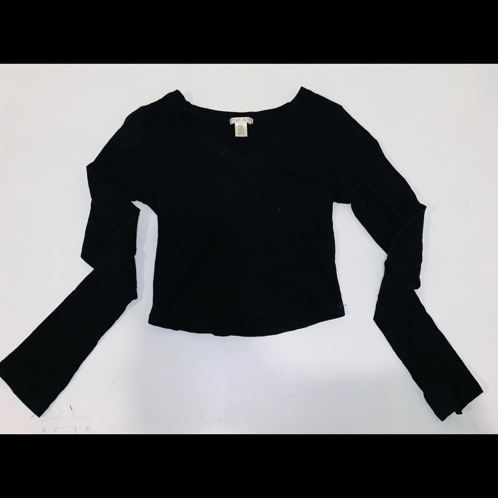 Long sleeve v neck top in black.